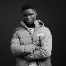 KellyEazi – Waiting